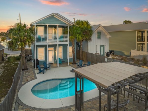 Four Bedroom Pool Vacation Home in Panama City Beach
