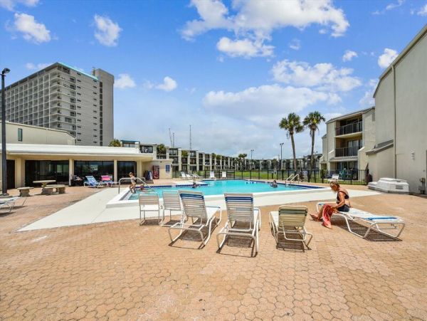Cozy Vacation Condo Rental in Panama City Beach
