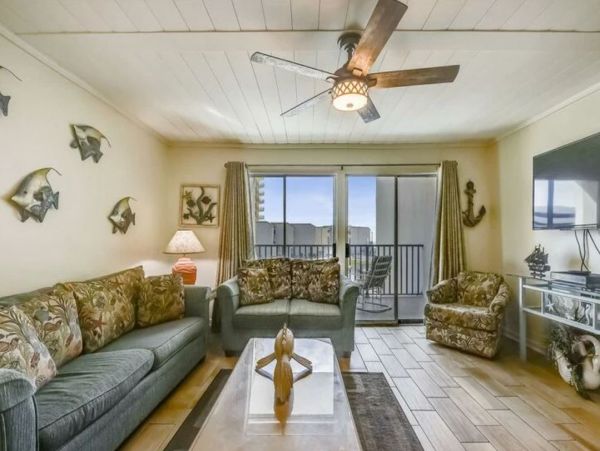 Cozy Vacation Condo Rental in Panama City Beach