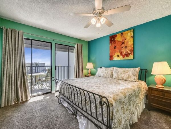 Cozy Vacation Condo Rental in Panama City Beach