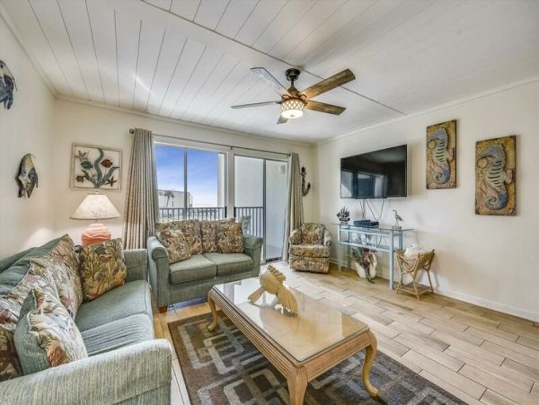 Cozy Vacation Condo Rental in Panama City Beach
