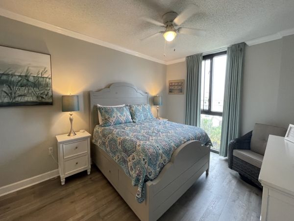 Destin Vacation Condo Three Bedroom Walk to Beach