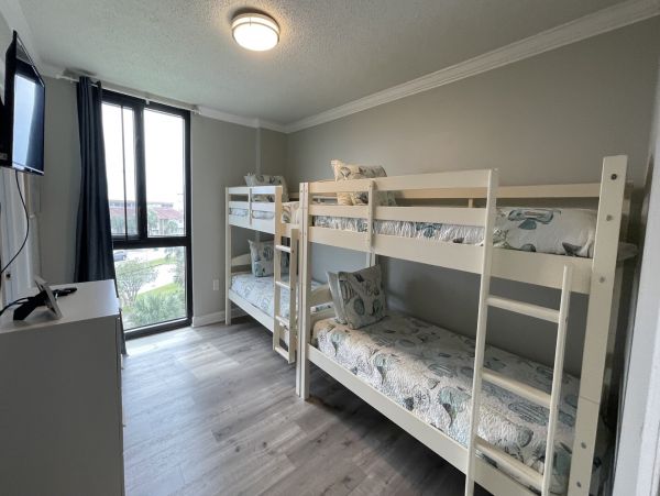 Destin Vacation Condo Three Bedroom Walk to Beach