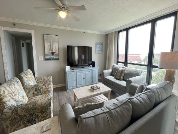 Destin Vacation Condo Three Bedroom Walk to Beach