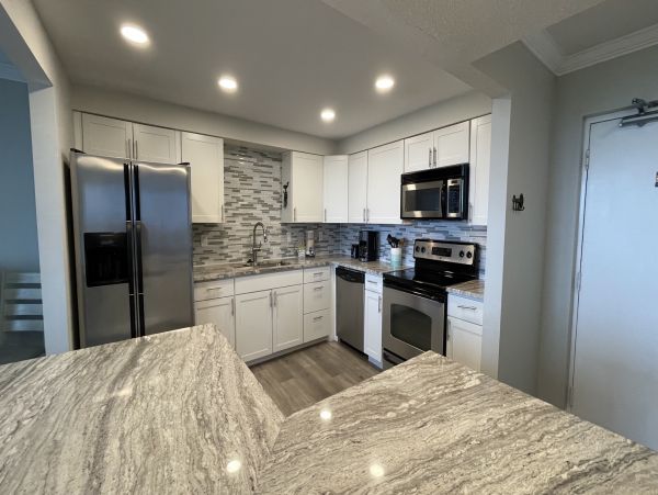 Destin Vacation Condo Three Bedroom Walk to Beach