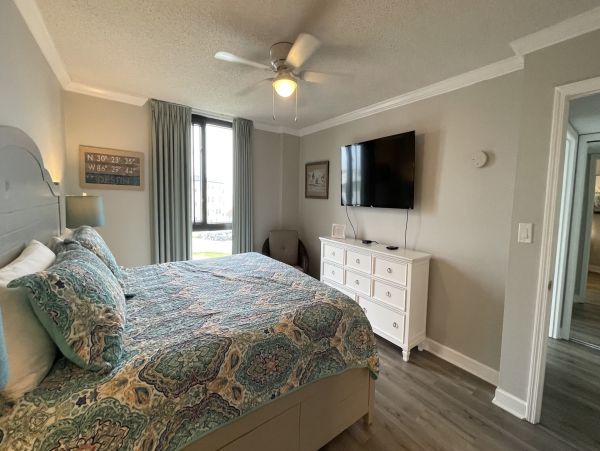 Destin Vacation Condo Three Bedroom Walk to Beach