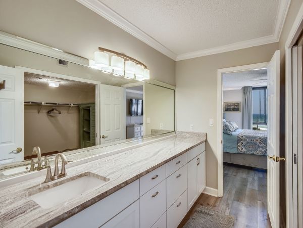 Destin Vacation Condo Three Bedroom Walk to Beach