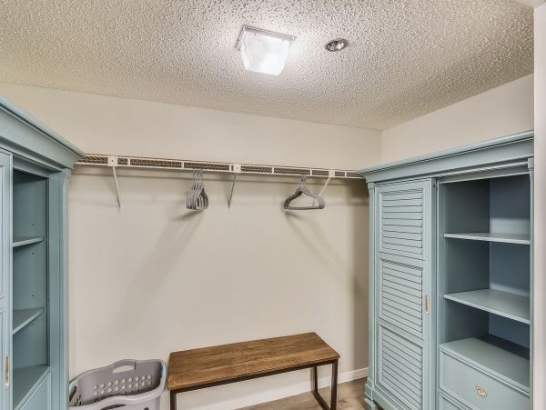 Destin Vacation Condo Three Bedroom Walk to Beach