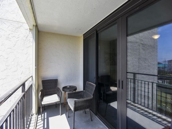 Destin Vacation Condo Three Bedroom Walk to Beach