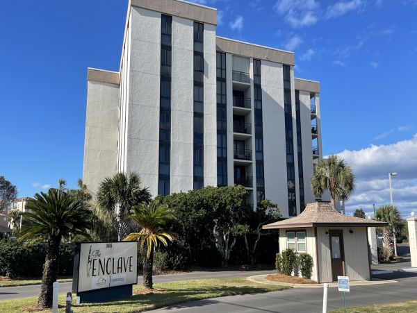 Destin Vacation Condo Three Bedroom Walk to Beach