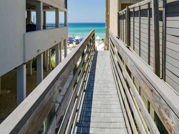 Destin Vacation Condo Three Bedroom Walk to Beach