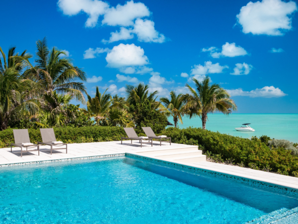 Luxury Oceanfront 6 Bedroom Villa in Turks and Caicos