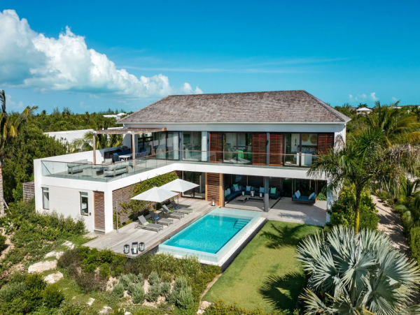 Modern 3 Bedroom Villa Steps from the Beach
