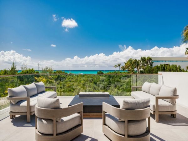 Modern 3 Bedroom Villa Steps from the Beach