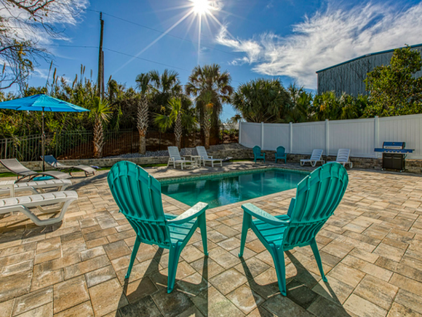 5 Bedroom Home steps to the beach, private pool sleeps 18