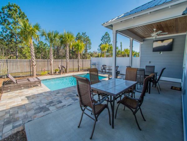 Panama City Beach Getaway 4 Bedrooms Short Walk to Beach