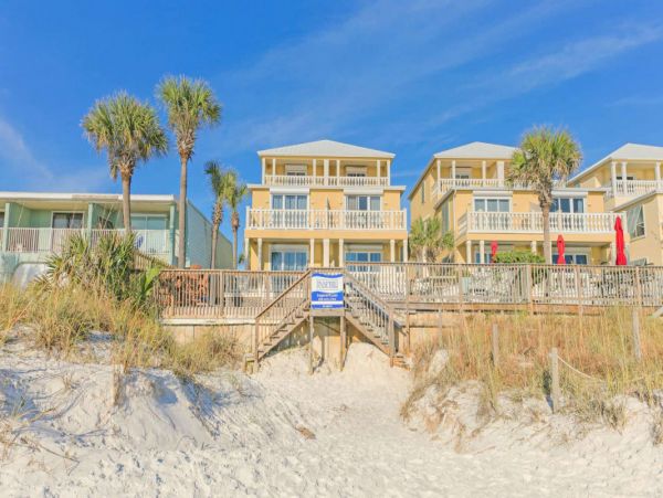 Oceanfront Five Bedrooms Home With Private Pool