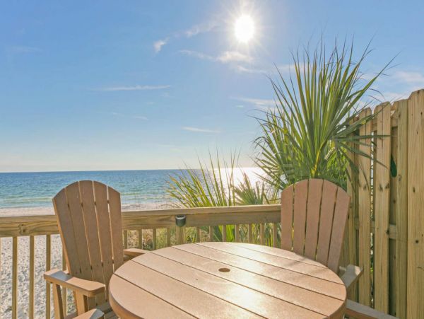 Oceanfront Five Bedrooms Home With Private Pool