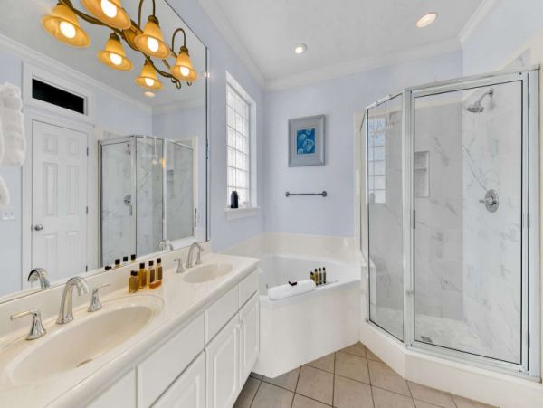 Oceanfront Five Bedrooms Home With Private Pool