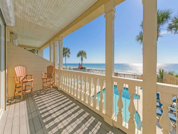 Oceanfront Five Bedrooms Home With Private Pool