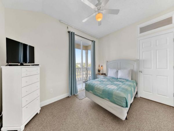 Oceanfront Five Bedrooms Home With Private Pool