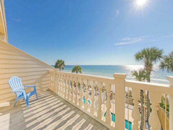 Oceanfront Five Bedrooms Home With Private Pool