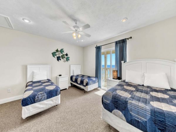 Oceanfront Five Bedrooms Home With Private Pool