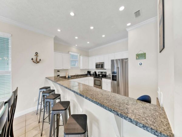Oceanfront Five Bedrooms Home With Private Pool