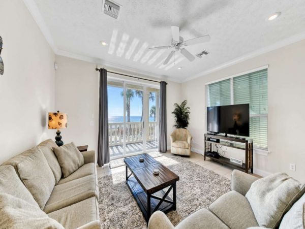 Oceanfront Five Bedrooms Home With Private Pool