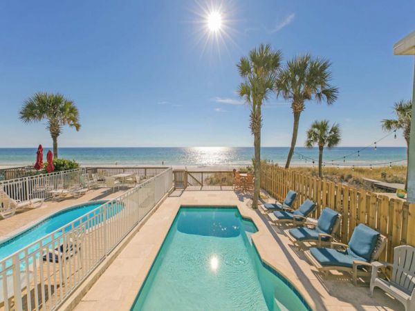 Oceanfront Five Bedrooms Home With Private Pool