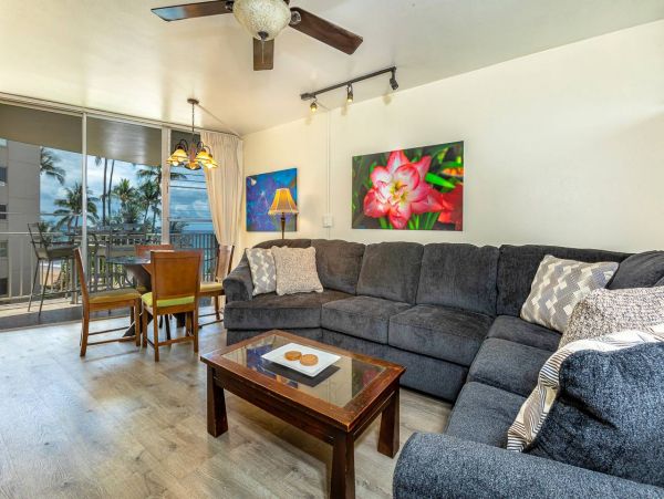 Maui Beachfront Luxury Condo Sleeps 5 Guests