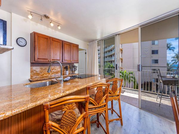 Maui Beachfront Luxury Condo Sleeps 5 Guests