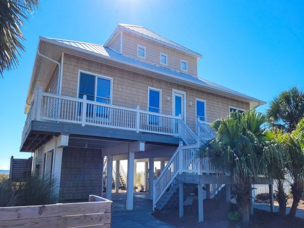BEACH FRONT 5 BEDROOMS 5 BATHS ST. GEORGE ISLAND