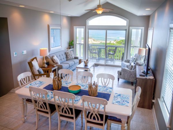 Stunning Beachfront 5 Bedroom Vacation Rental in Eastpoint