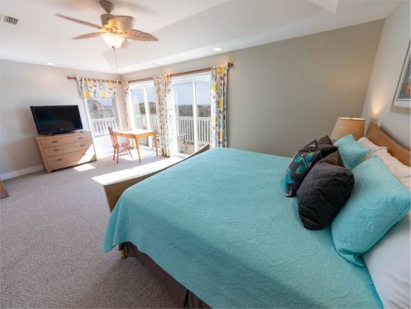 Stunning Beachfront 5 Bedroom Vacation Rental in Eastpoint