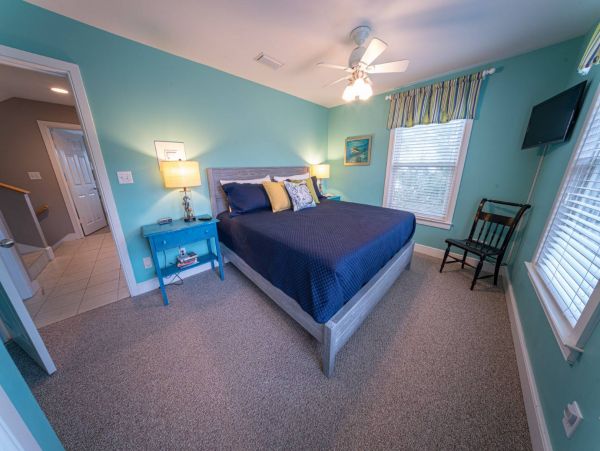 Stunning Beachfront 5 Bedroom Vacation Rental in Eastpoint