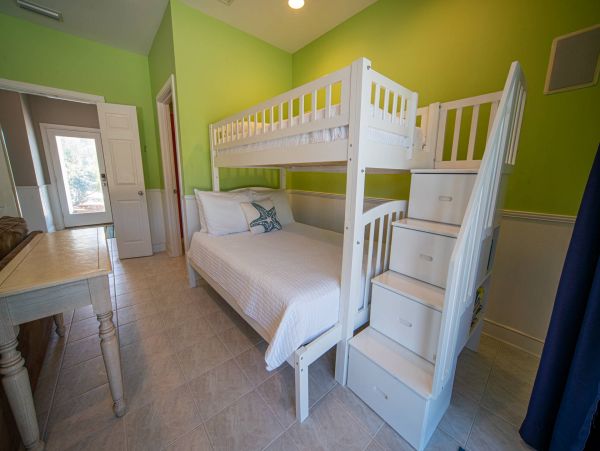 Stunning Beachfront 5 Bedroom Vacation Rental in Eastpoint