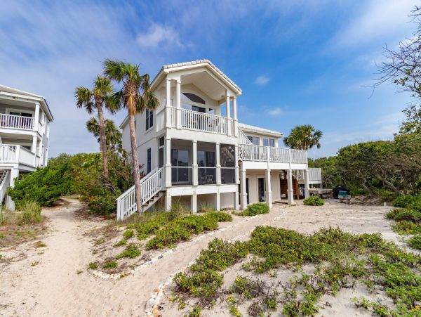 Stunning Beachfront 5 Bedroom Vacation Rental in Eastpoint