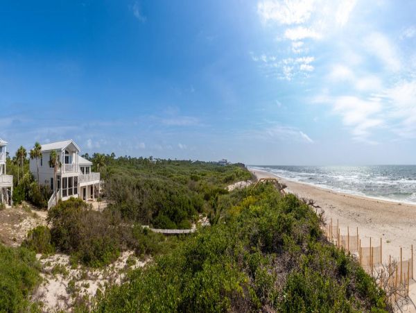 Stunning Beachfront 5 Bedroom Vacation Rental in Eastpoint