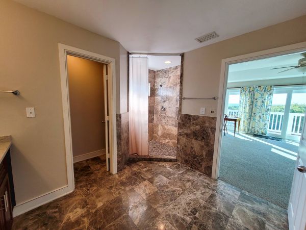 Stunning Beachfront 5 Bedroom Vacation Rental in Eastpoint