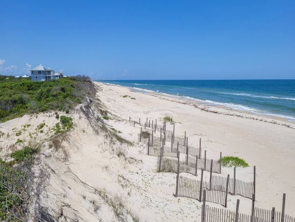 Stunning Beachfront 5 Bedroom Vacation Rental in Eastpoint