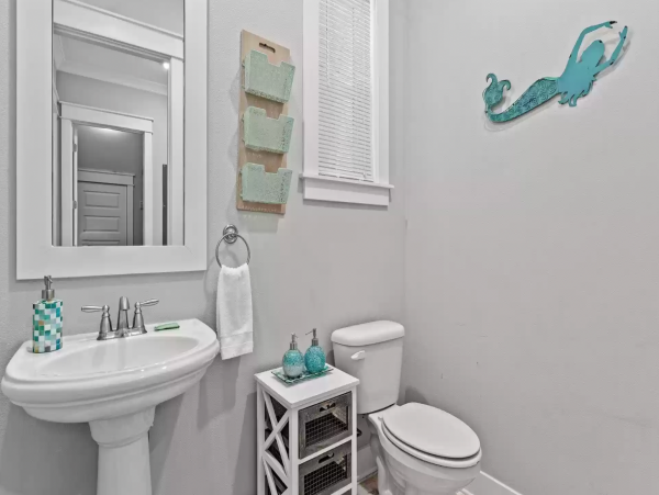 Charming Beach Getaway! Call Today