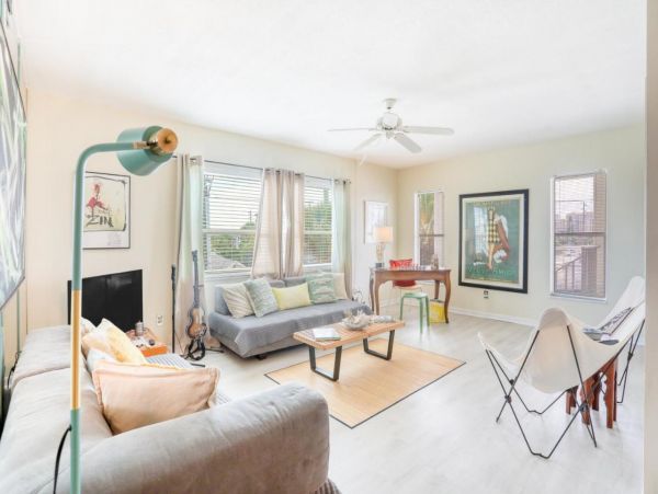 Lovely 2 Bedroom Condo Short Walk to Beach