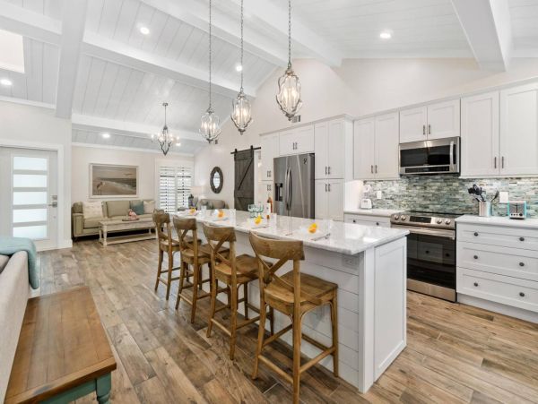 Beautiful 3 Bedroom Home with Private Pool in Marco Island