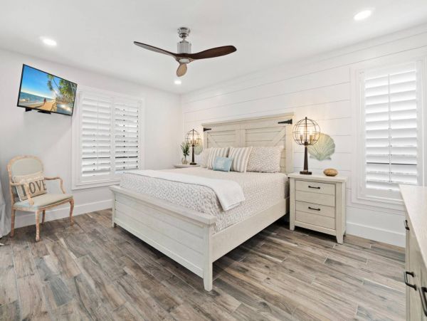 Beautiful 3 Bedroom Home with Private Pool in Marco Island