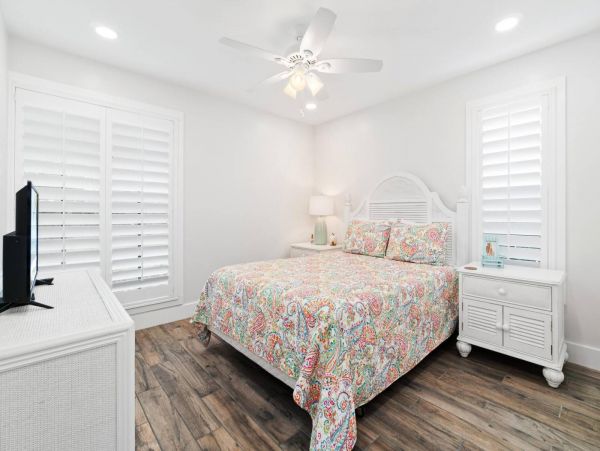 Beautiful 3 Bedroom Home with Private Pool in Marco Island