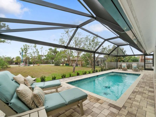 Beautiful 3 Bedroom Home with Private Pool in Marco Island