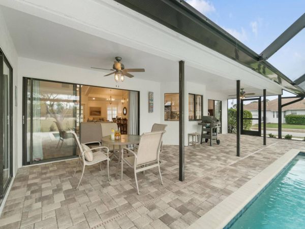 Beautiful 3 Bedroom Home with Private Pool in Marco Island