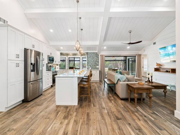 Beautiful 3 Bedroom Home with Private Pool in Marco Island