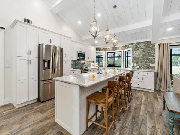 Beautiful 3 Bedroom Home with Private Pool in Marco Island